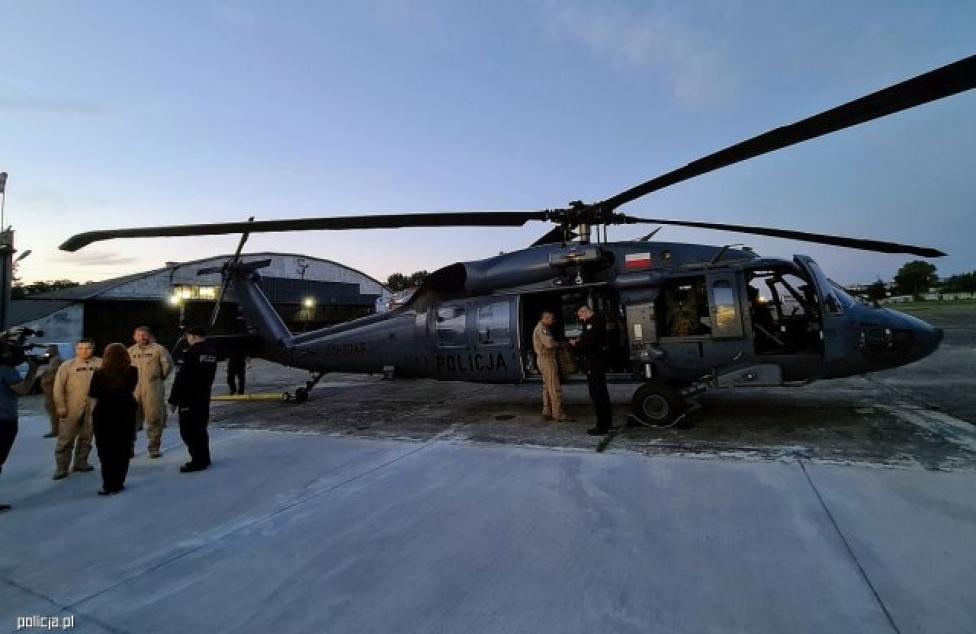 Policyjny Black Hawk wrócił z misji w Turcji (fot. kom. Piotr Maciejczak)