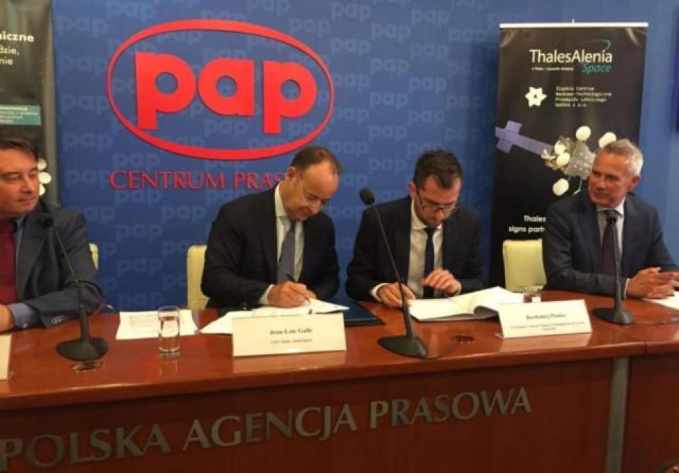  Śląskie Centrum Naukowo-Technologiczne Przemysłu Lotniczego i Thales Alenia Space - podpisanie umowy (fot. thalesgroup.com)