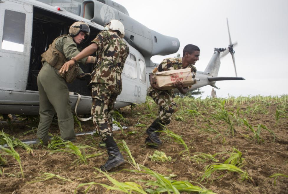 Śmigłowiec UH-1Y Huey wykorzystywany do niesienia pomocy w Nepalu