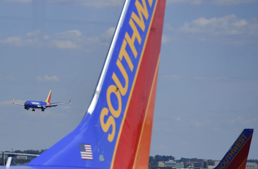 Flota samolotów należąca do linii Southwest Airlines, fot. AOL.com