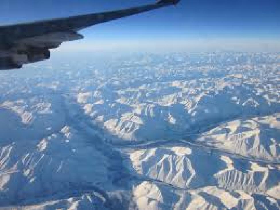 Samolot pasażerski w locie ponad Syberią
