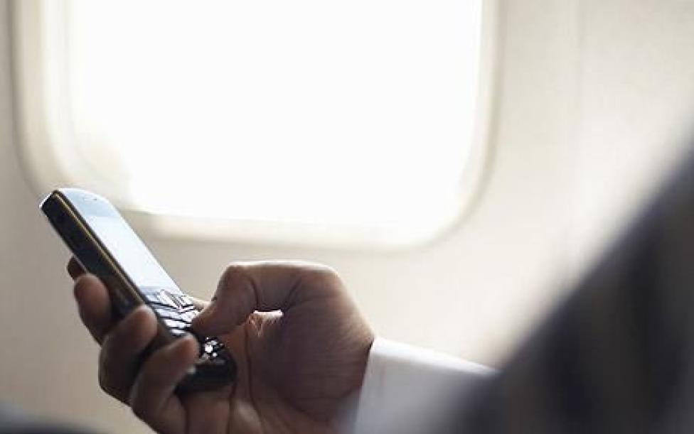 Telefon komórkowy w samolocie