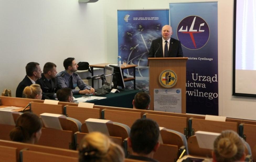 Konferencja naukowa „Lotnictwo cywilne i wojskowe w jednolitej europejskiej przestrzeni powietrznej” (fot. ulc.gov.pl)