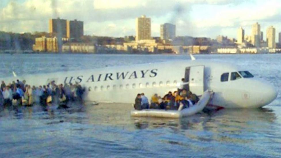 A320 po wodowaniu na rzece Hudson fot. youtube.com