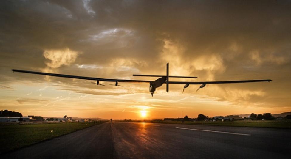 Solar Impulse 2 startuje z Sewilli (fot. solarimpulse.com)