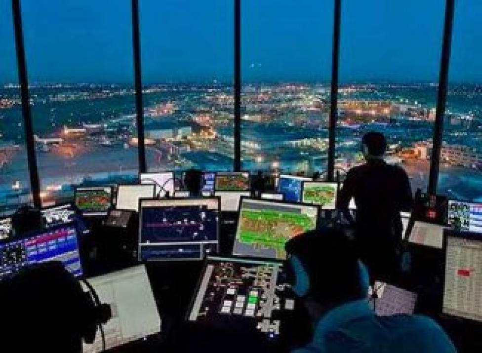 Wieża kontroli ruchu lotniczego, fot. avweb.com