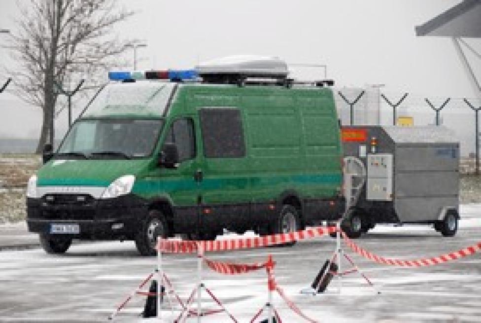 Ambulans pirotechniczny na lotnisku gdańskim