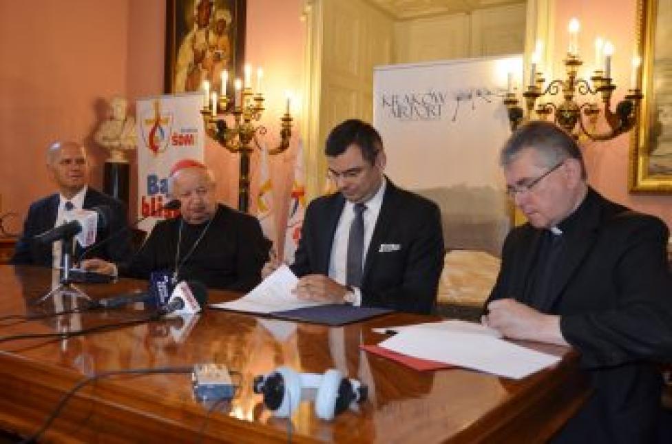 Podpisano porozumienie ws. obsługi przylotu papieża i pielgrzymów na lotnisku (fot. krakowairport.pl)