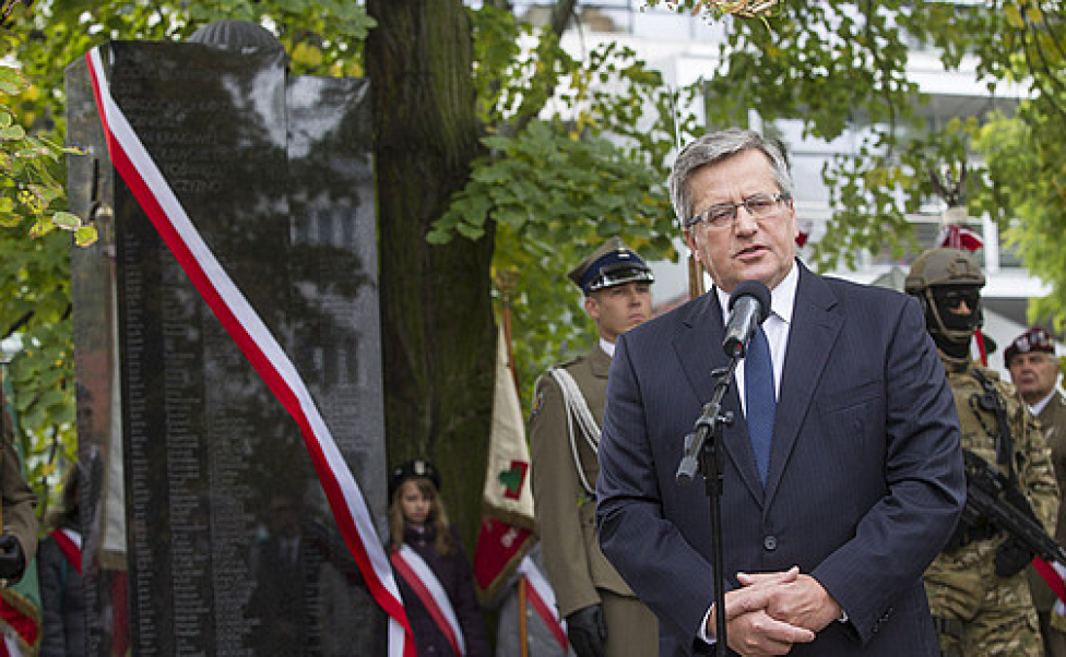 Prezydent RP Bronisław Komorowski odsłonił pomnik Cichociemnych Spadochroniarzy AK, fot. Wojciech Olkusnik