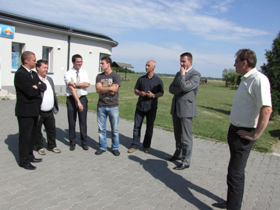 Miejska komisja sportu na wyjazdowym posiedzeniu na lotnisku Rudniki/ fot. Aeroklub Częstochowski