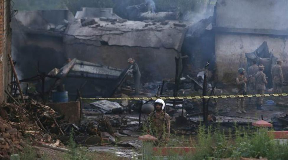 Katastrofa samolotu w Pakistanie, fot. The Indian Express
