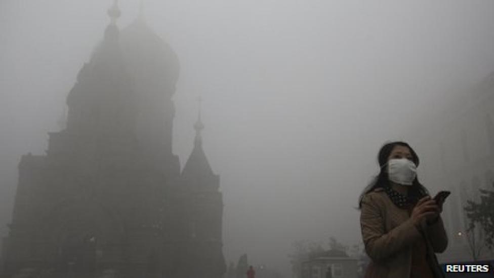 Smog w nad Harbinem w północno-wschodnich Chinach sparaliżował lotnictwo, for. Reuters