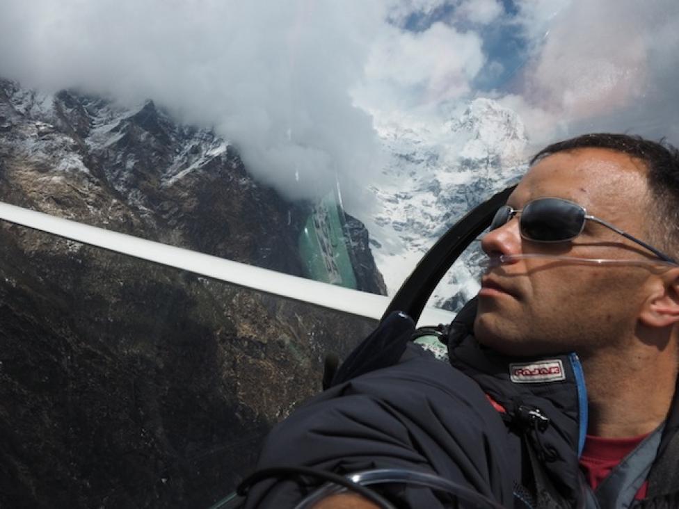 Sebastian Kawa podczas lotu nad Himalajami
