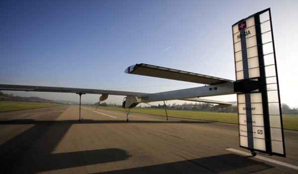 Solar Impulse na drodze startowej
