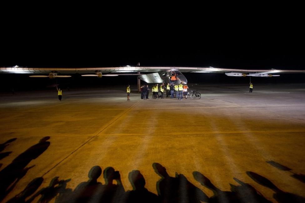 Solar Impulse 2 przed startem z Mandalay