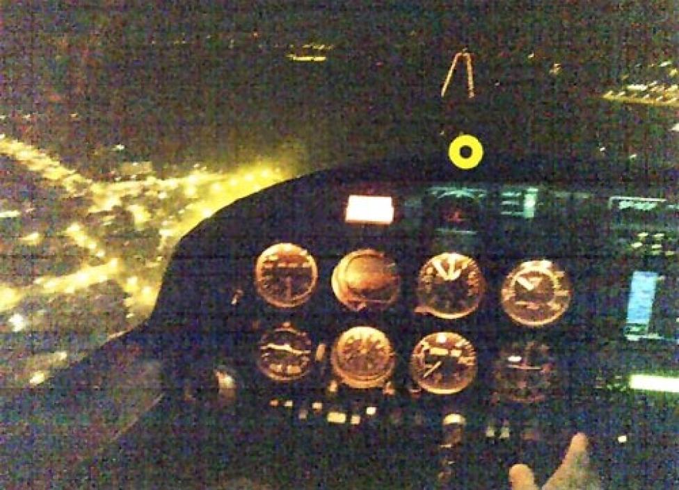 Fot. Obraz sytuacji zewnętrznej widzianej poprzez okulograf SMI (żółte kółko obrazuje miejsce obserwacji przestrzeni)