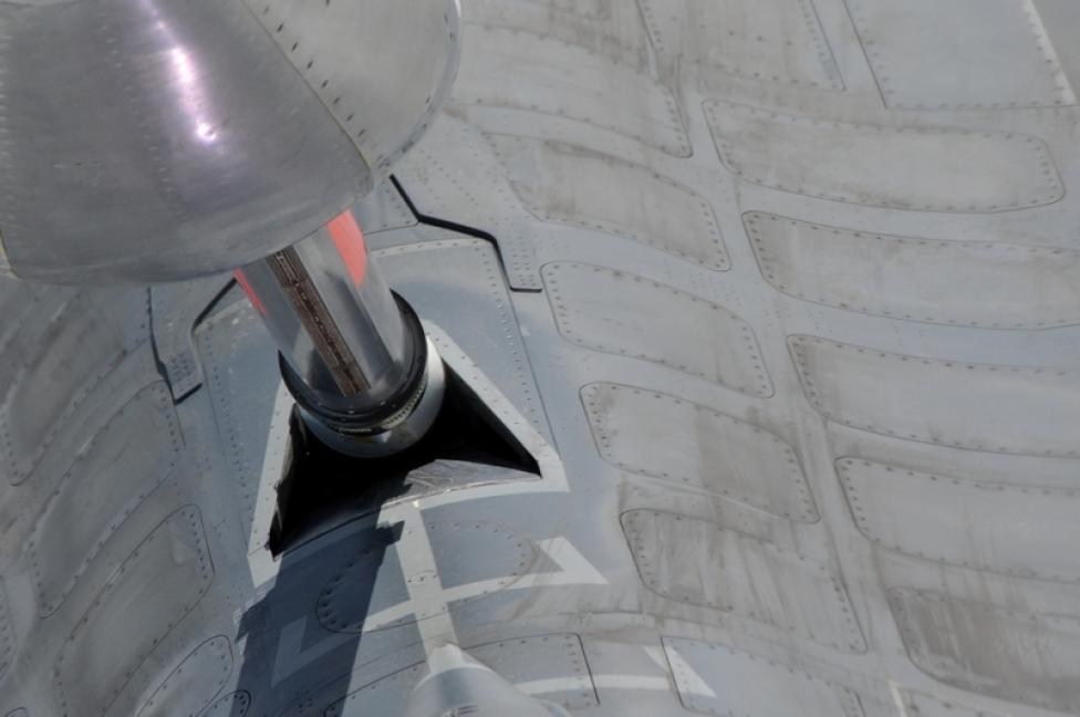 Tankowanie F-16 w powietrzu/ fot. kpt. Marlena BIELEWICZ