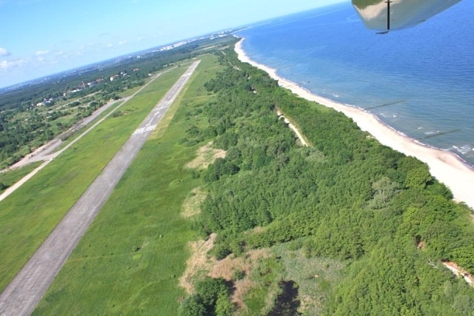 Lotnisko Kołobrzeg Bagicz - widok sprzed rozpoczęcia prac budowlanych