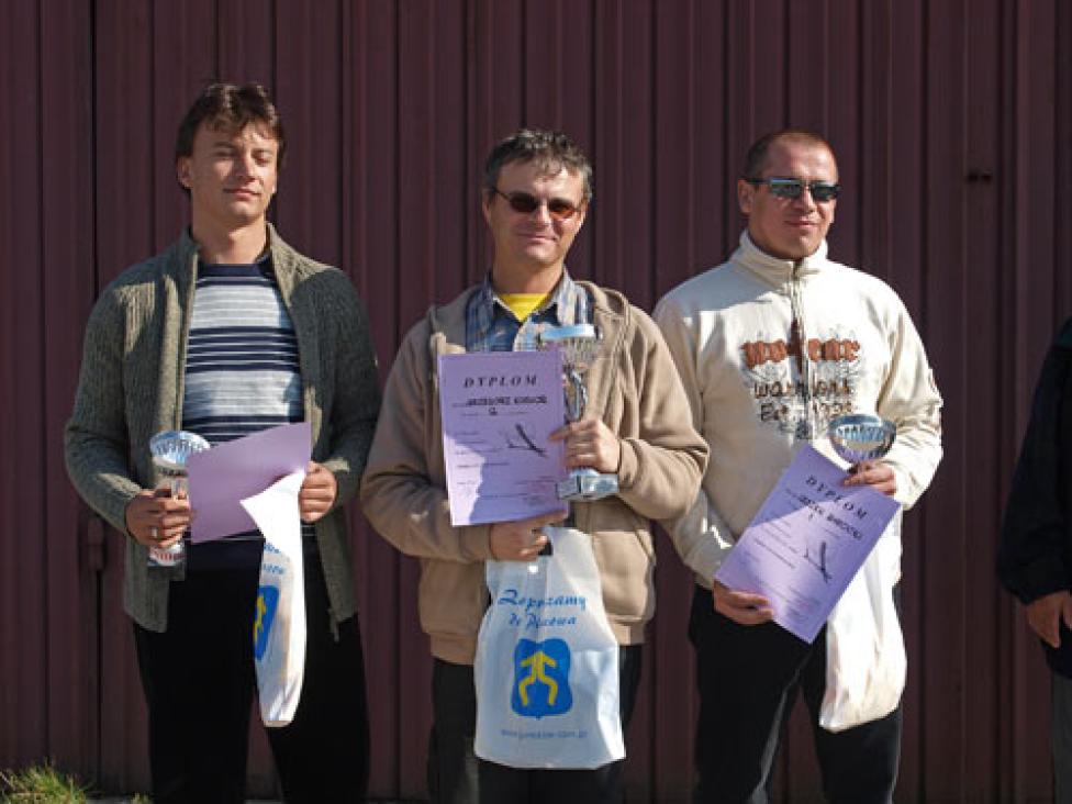 Zwycięzcy X Krajowych Zawodów Modeli Sterowanych Klasy F3J „MINI" na zboczu o Puchar Gór Świętokrzyskich