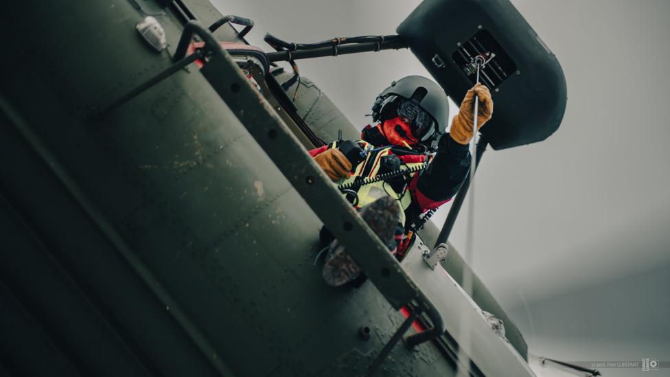 Lotniczy Zespół Poszukiwawczo-Ratowniczy doskonali swoje umiejętności (fot. st. sierż. Piotr Gubernat / Combat Camera Poland DORSZ)