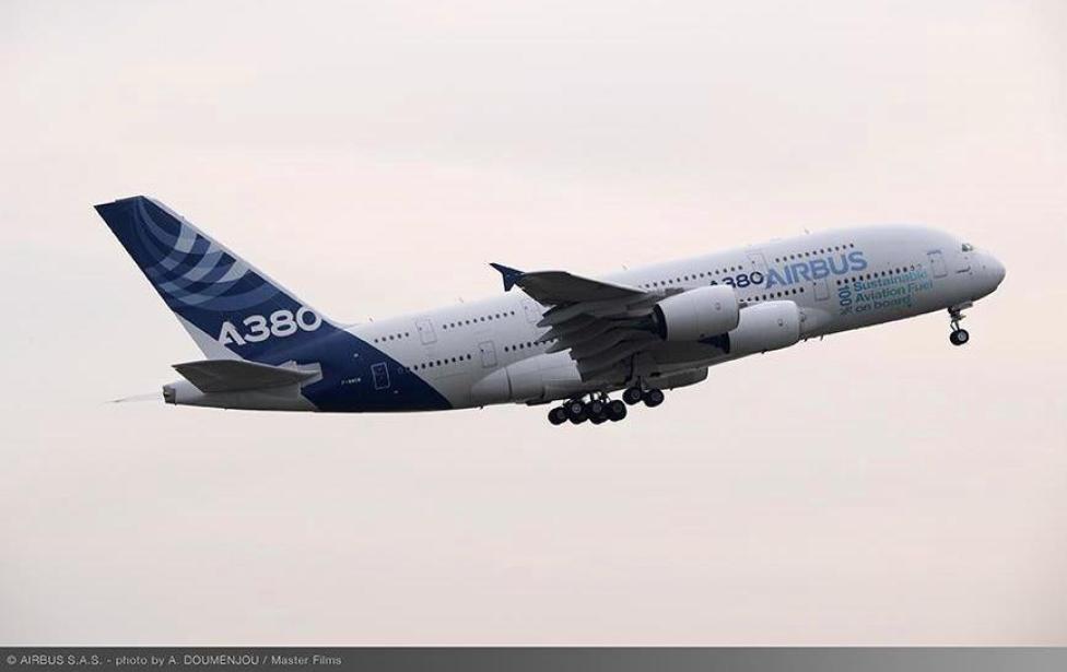 A380 zasilany 100% zrównoważonym paliwem lotniczym podczas lotu (fot. Airbus)