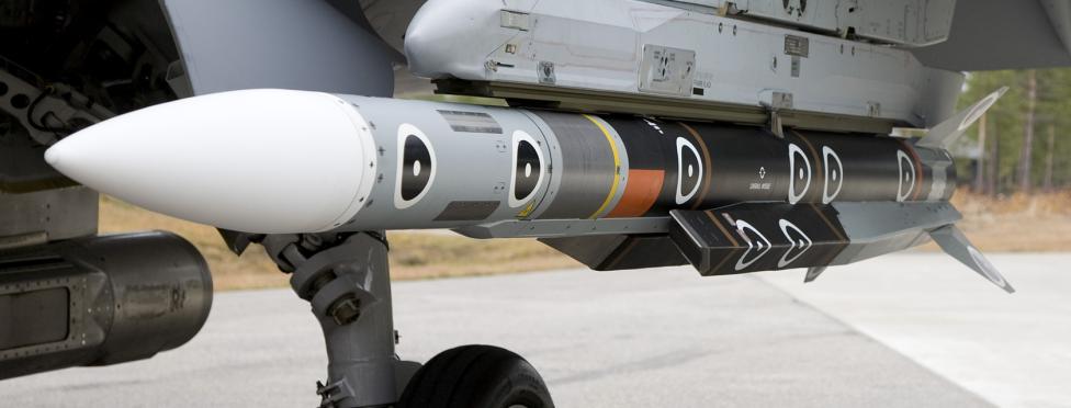 Meteor - pocisk powietrze-powietrze dalekiego zasięgu - pod skrzydłem samolotu (fot. MBDA)