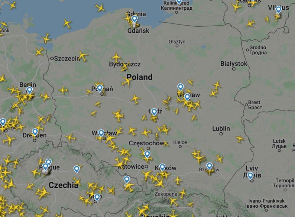 Polska przestrzeń powietrzna - wizualizacja Flightradar24