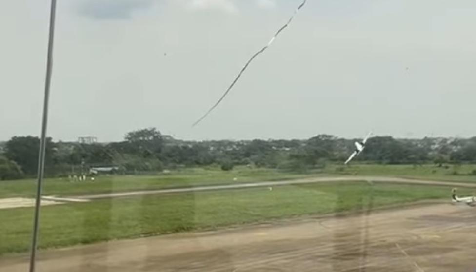 Wypadek policyjnego DC-3 na lonisku w Kolumbii, fot. youtube