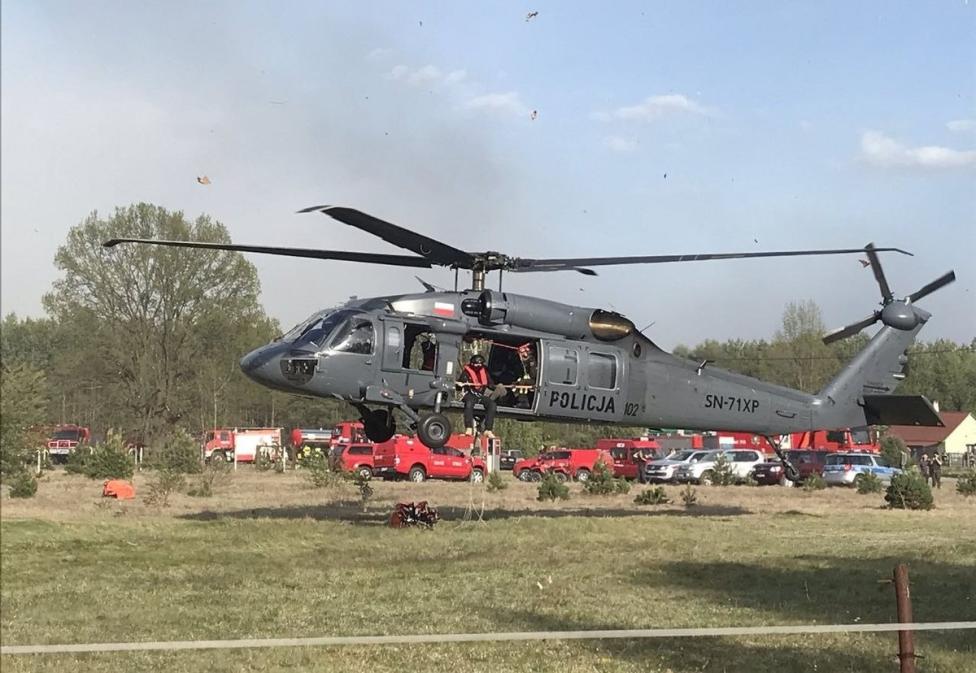 Black Hawk należący do Policji - start do akcji gaszenia pożaru (fot. KWP w Radomiu)