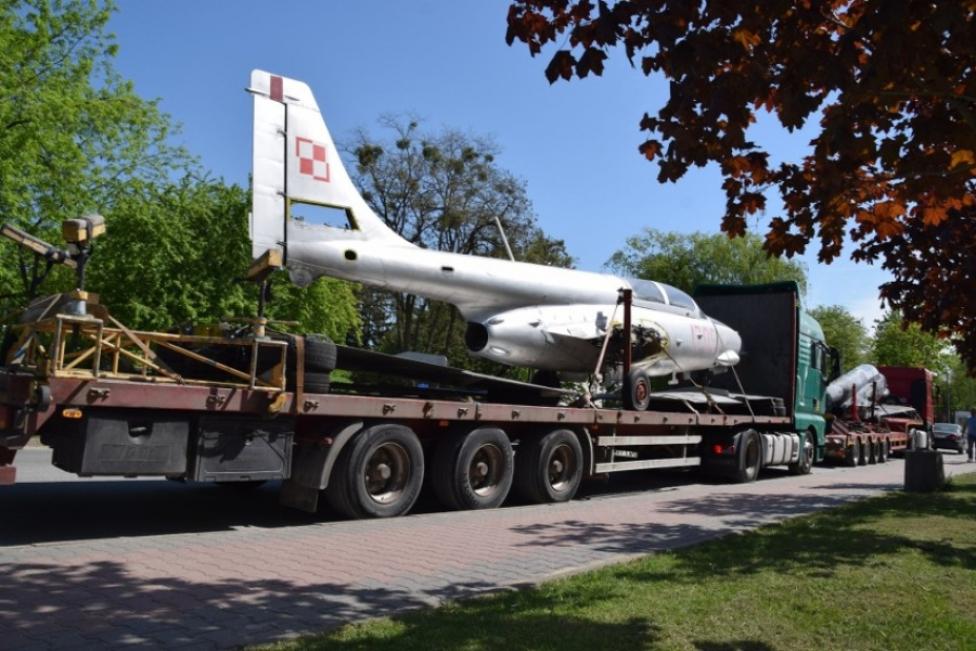 Transport rozmontowanych samolotów TS-11 Iskra (fot. RSO/Echodnia.eu)