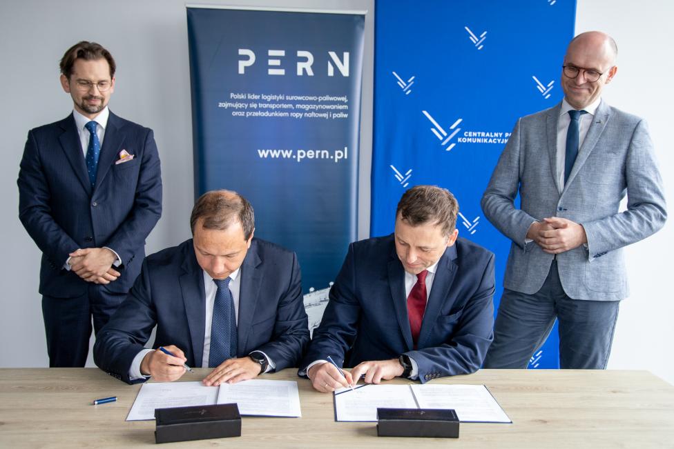 Podpisanie porozumienia przez CPK i PERN (fot. CPK)