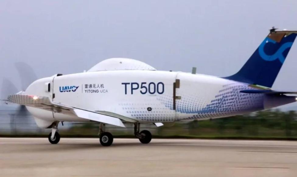 TP500 dron na lotnisku w Jingmen City (fot. AVIC)