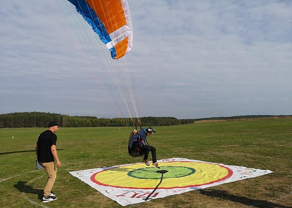 Paralotniowe Mistrzosta Polski w celności lądowania w Przylepie (fot. Anna Wojciechowska, Facebook)