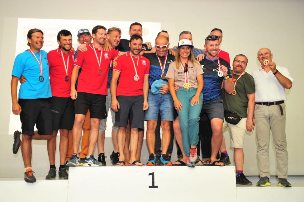Paralotniowe Mistrzostwa Polski w Kruszewie w Macedonii - podium drużynowe (fot. Aeroklub Polski)