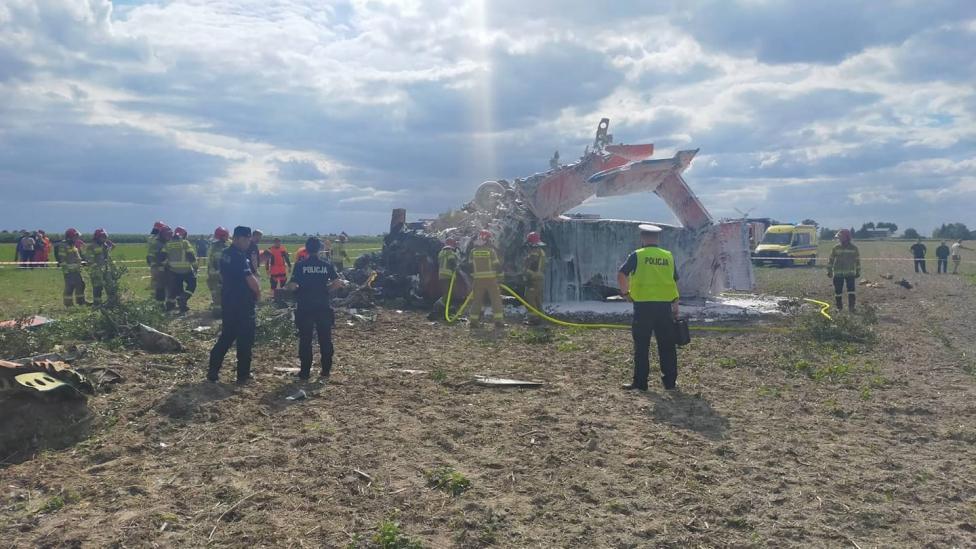 Wypadek samolotu SC-7 Skyvan pod Piotrkowem (fot. Policja Województwa Łódzkiego)