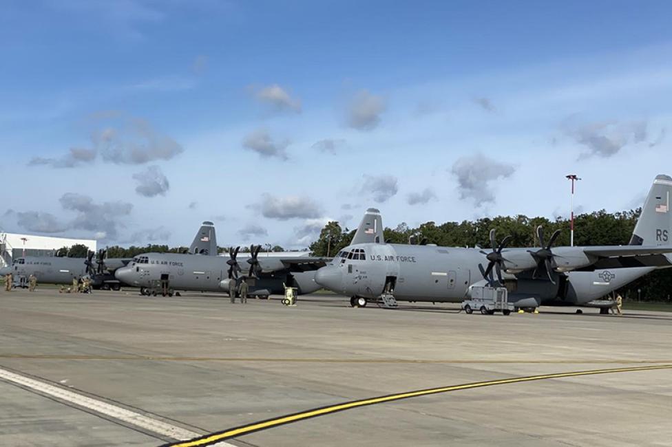 Amerykańskie samoloty C-130 Hercules w Powidzu (fot. 3 Skrzydło Lotnictwa Transportowego)