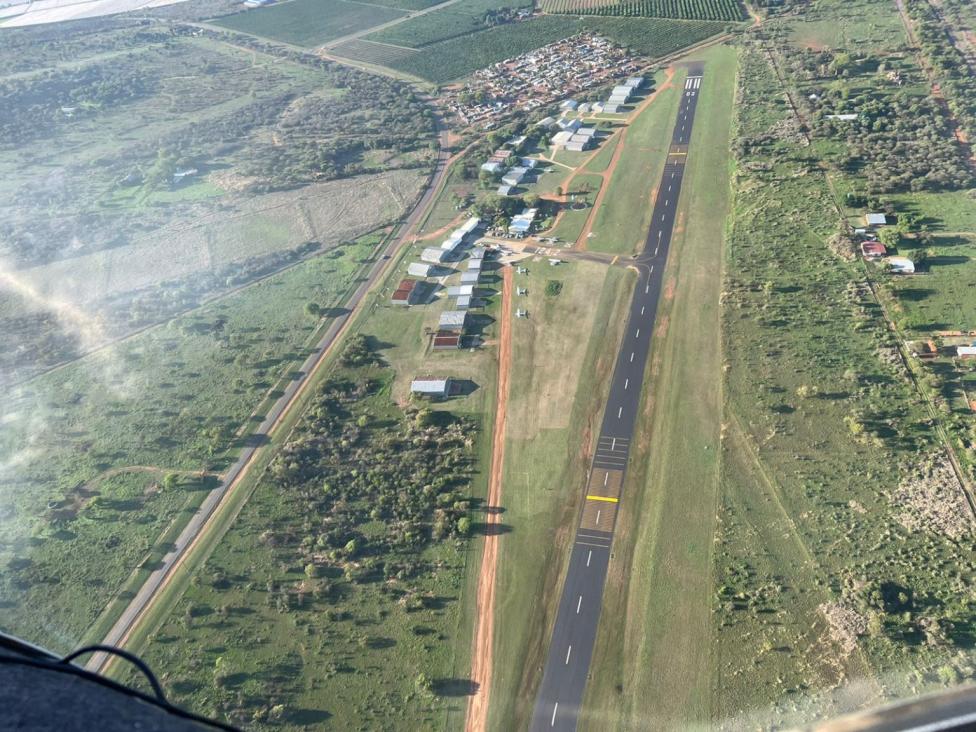 Lotnisko Brits Airfield - widok z góry z bliska (fot. wrfc2022.com)