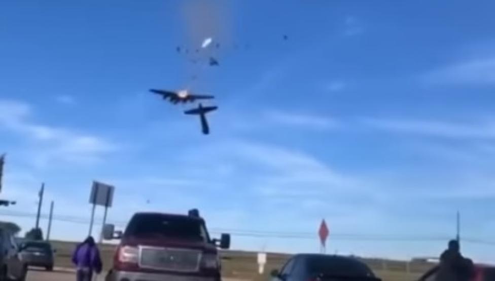 Moment zderzenia B-17 i P-63 w Dallas, fot. youtube