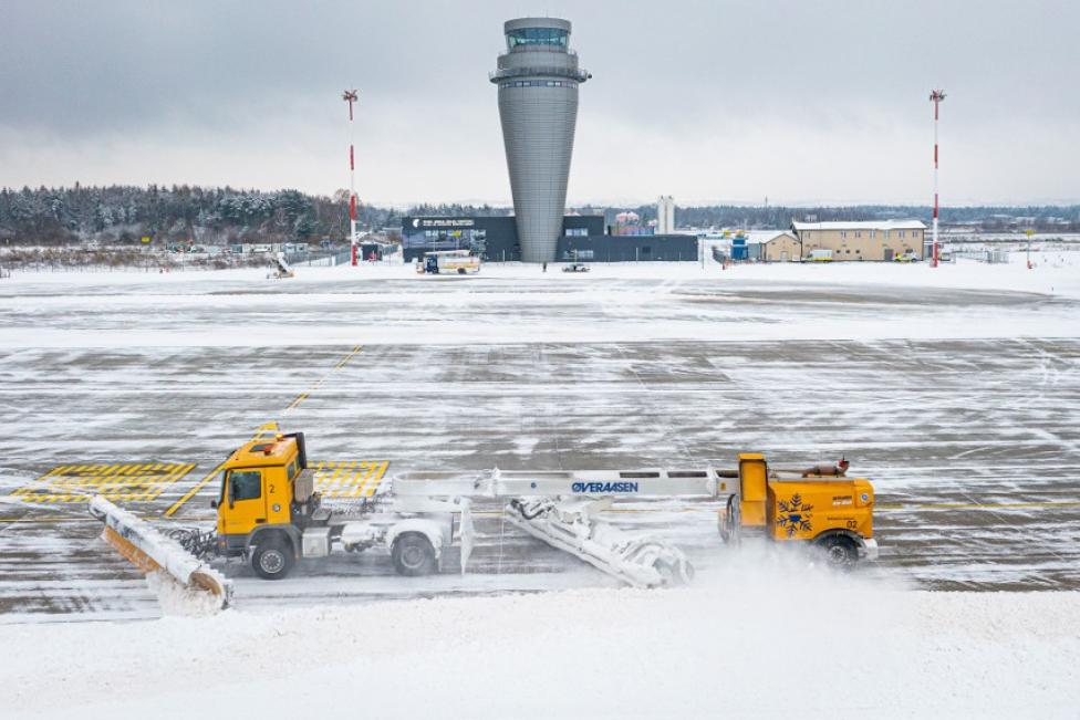Akcja zima na lotnisku w Katowicach, fot. dziennikzachodni