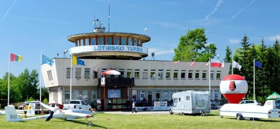 Budynek aeroklubowy lotniska w Stalowej Woli, fot. stalowemiasto