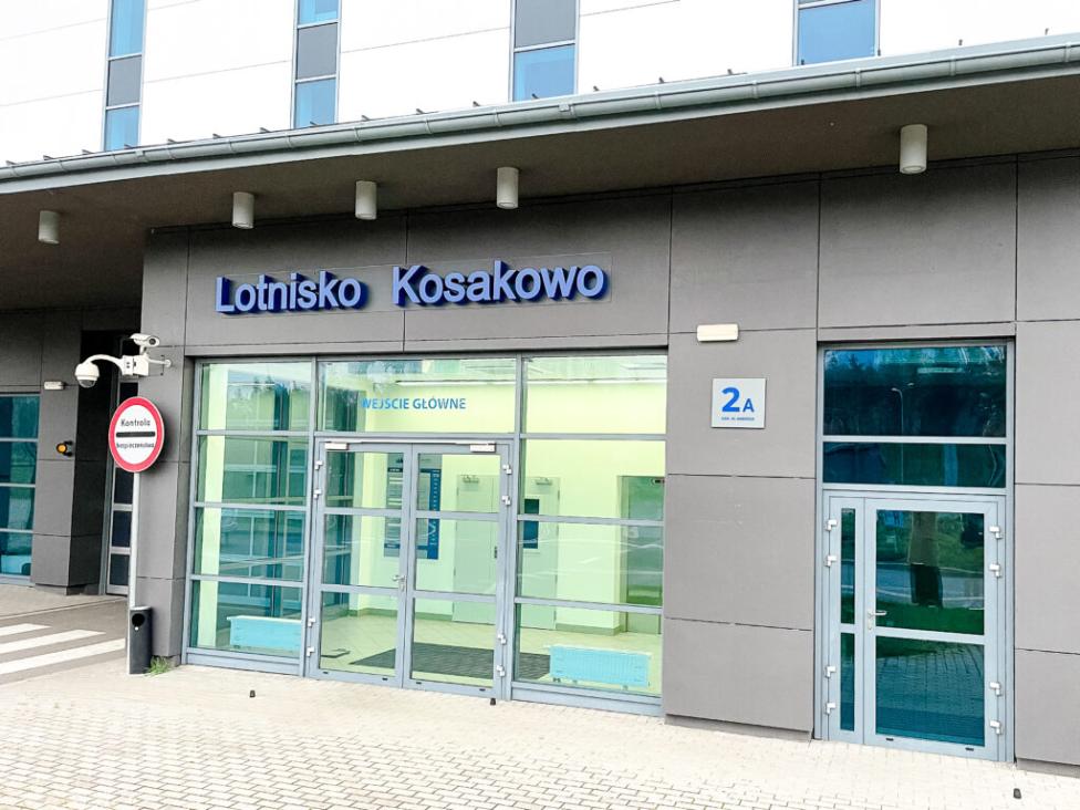 Lotnisko Kosakowo - wejście główne (fot. Urząd Gminy Kosakowo)