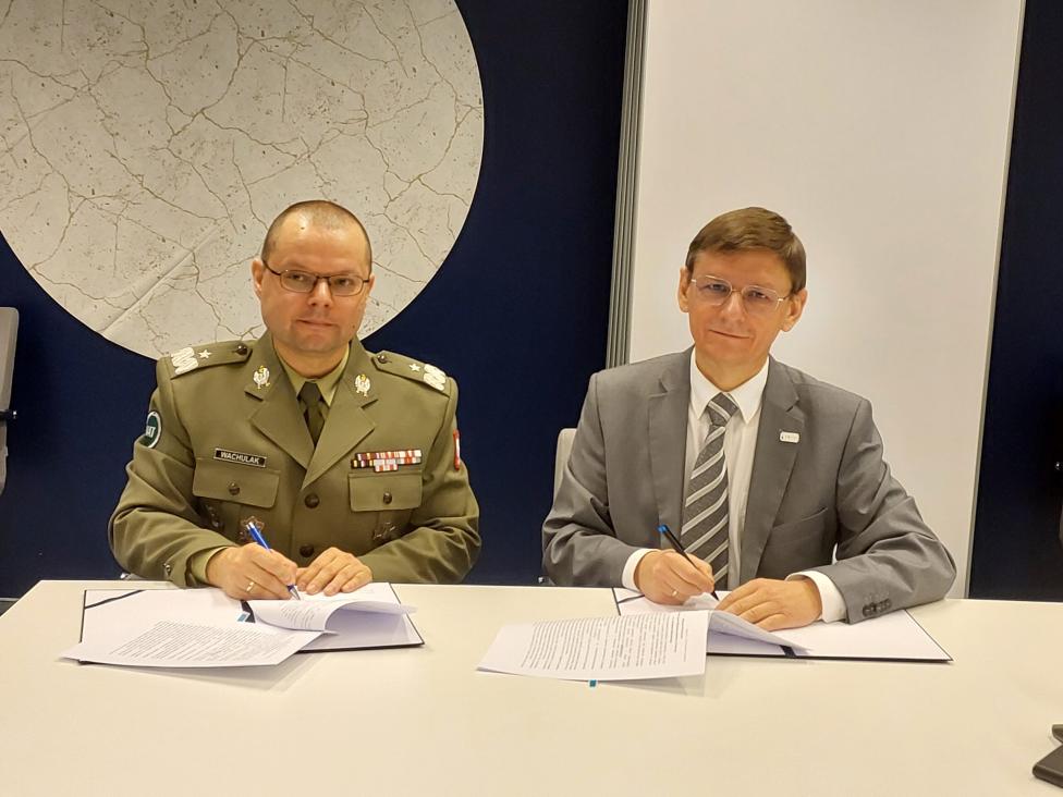 Podpisanie porozumienia o współpracy między Wojskową Akademią Techniczną a Polską Agencją Kosmiczną (fot. Polska Agencja Kosmiczna)