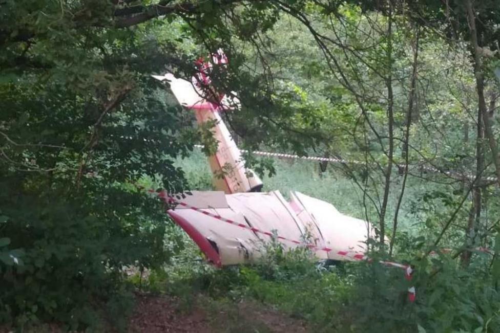 Samolot Aircamper GN-1 po zderzeniu z ziemią w bezpośrednim sąsiedztwie lądowiska Stara Wieś (fot. PKBWL)