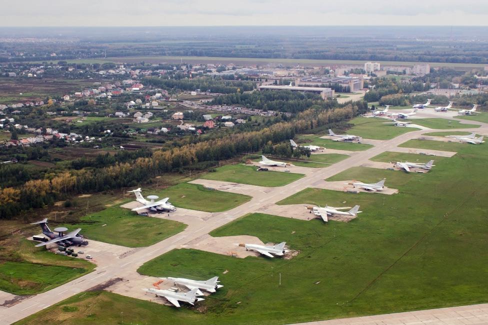 Samoloty w bazie lotniczej Dyagilevo w obwodzie riazańskim w Rosji (fot. Alex Beltyukov, CC BY-SA 3.0 GFDL 1.2, Wikimedia Commons)