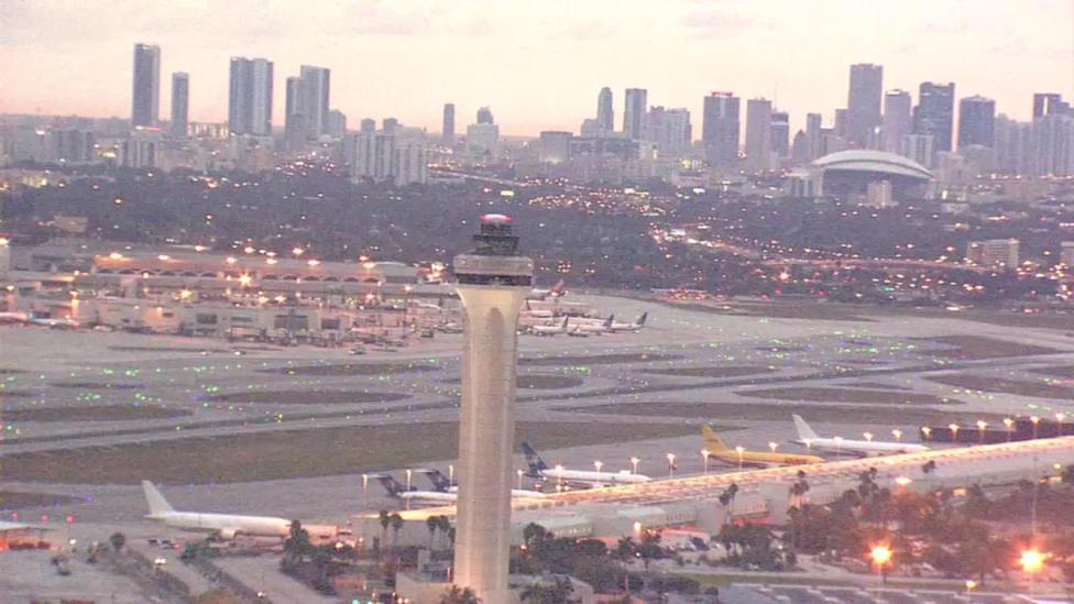 Wieża kontroli lotów na lotnisku w Miami (fot. MIA ATC Tower, Facebook)