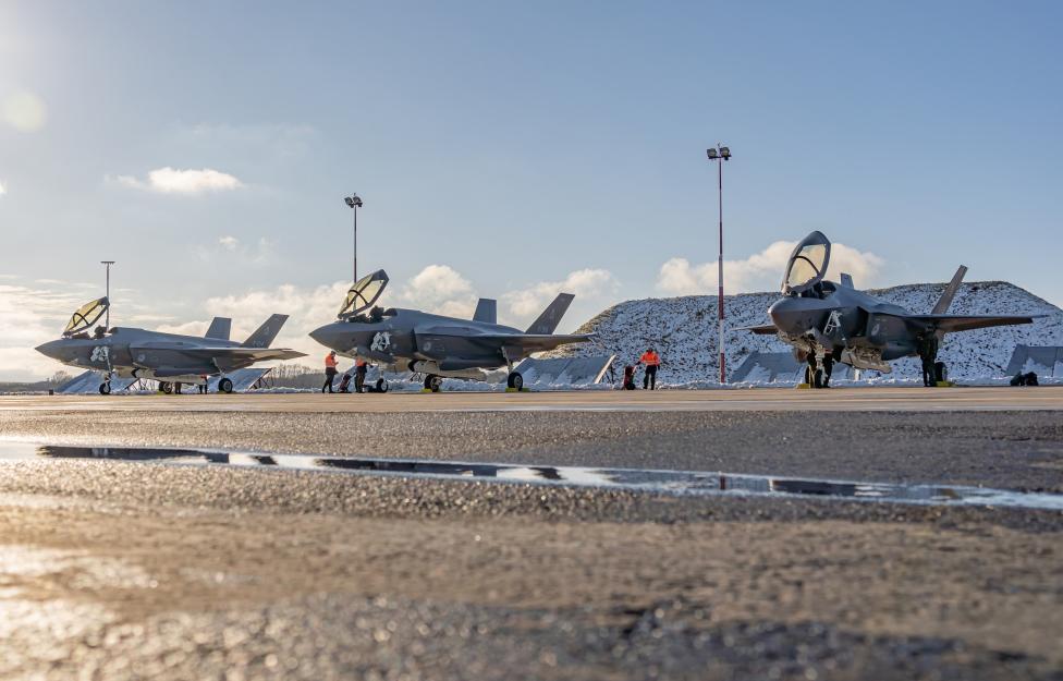 Trzy holenderskie F-35 na lotnisku w Malborku (fot. kpr. Joanna Wlazło)
