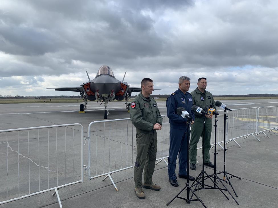 Media Day w 22 Bazie Lotnictwa Taktycznego w Malborku - F-35 w tle (fot. Dowództwo Generalne Rodzajów Sił Zbrojnych, Twitter)