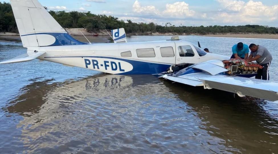 Piper Seneca po wodowaniu na rzece w Brazylii, fot. g1.globo.com