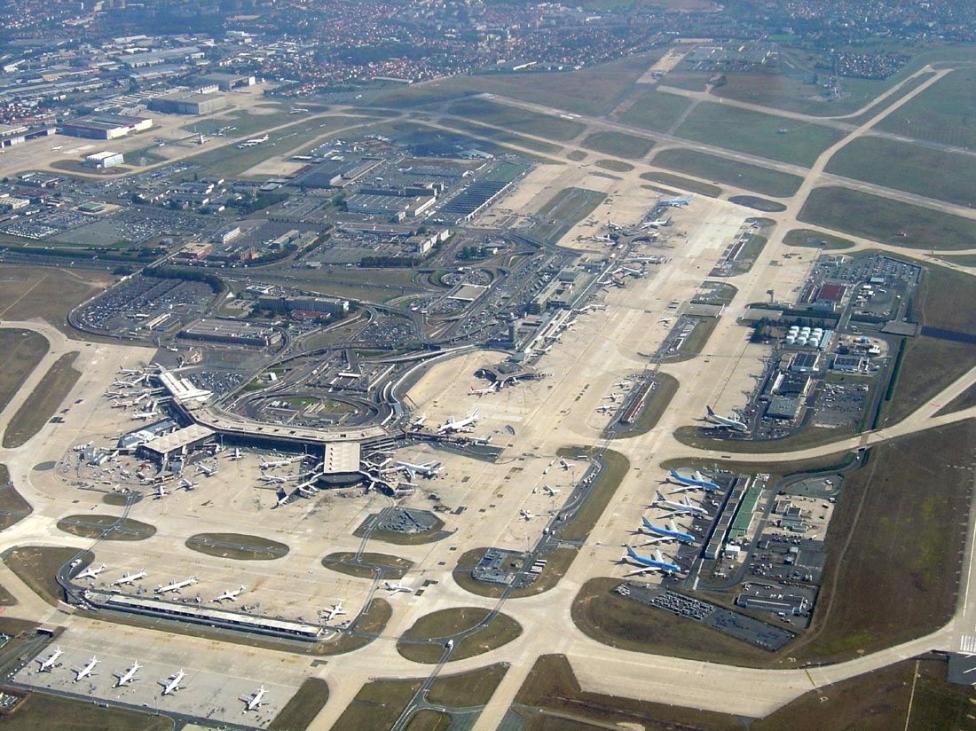 Port lotniczy Paryż-Orly - widok z lotu ptaka na terminale (fot. Muhammad ECTOR Prasetyo, CC BY 2.0, Wikimedia Commons)