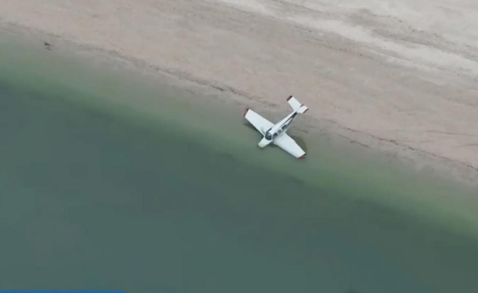 Wypadek małego samolotu na plaży w Long Island